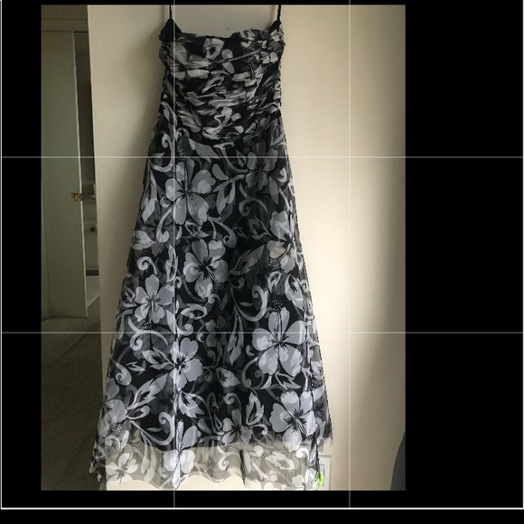 Dress - Picture 1 of 1